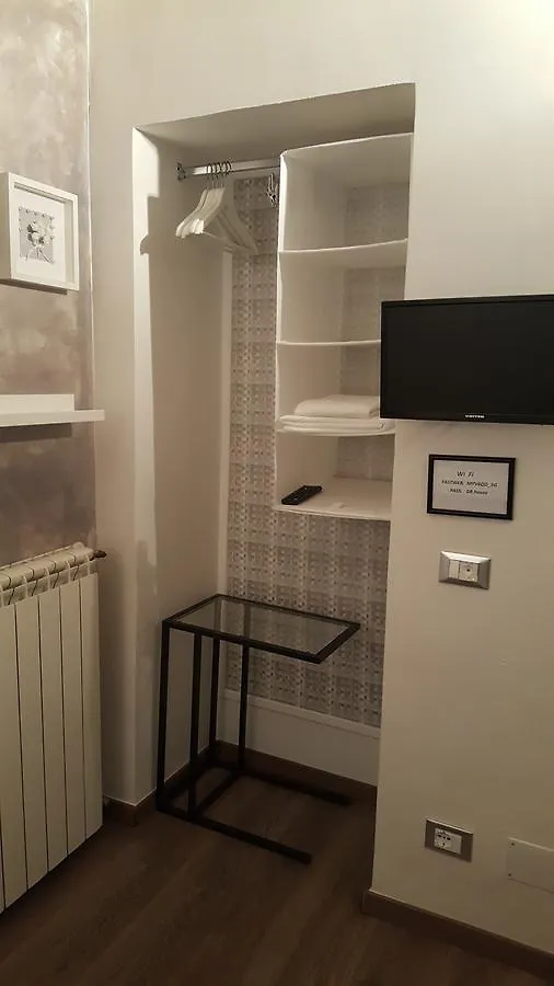 Marcelina Vaticans Rooms Roma 2*,